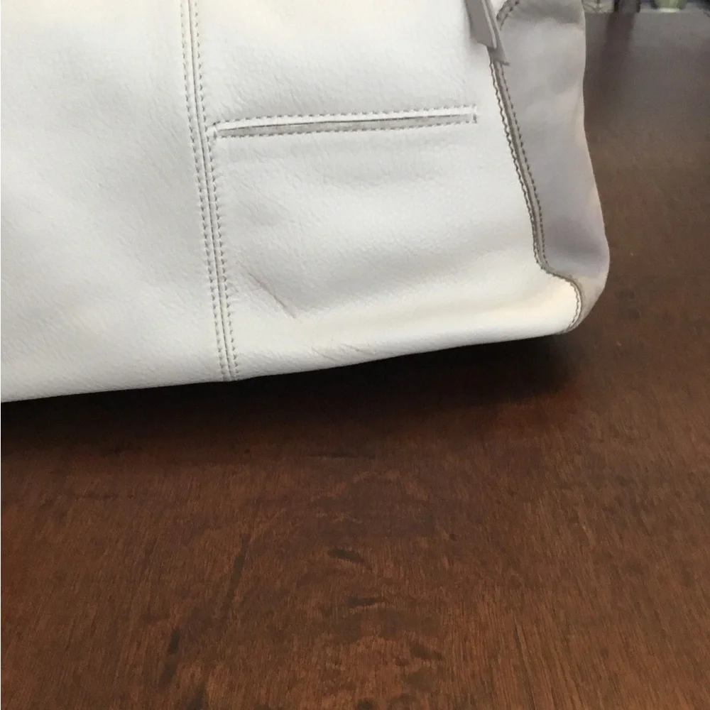The Sak Silver and Gray Shoulder Bag with Modern Design - Picture 3 of 5